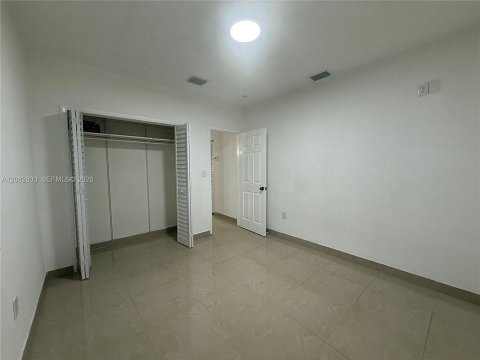 В аренду: $1,950 (1 спален, 1 ванн, 2577 Квадратных фут)