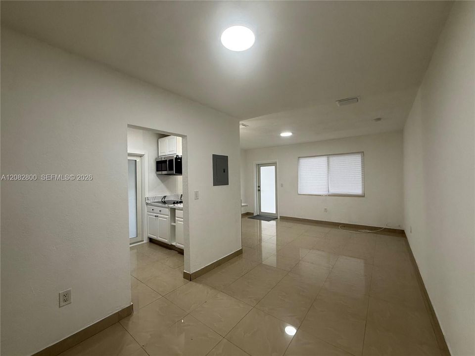 В аренду: $1,950 (1 спален, 1 ванн, 2577 Квадратных фут)