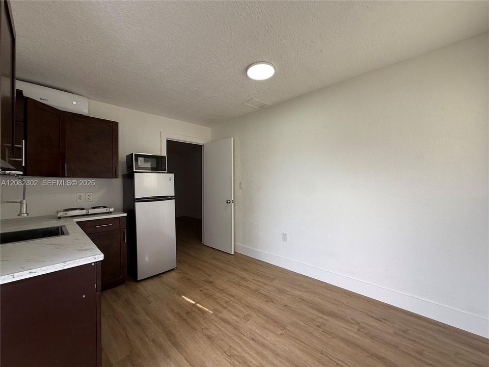 В аренду: $1,650 (1 спален, 1 ванн, 2451 Квадратных фут)
