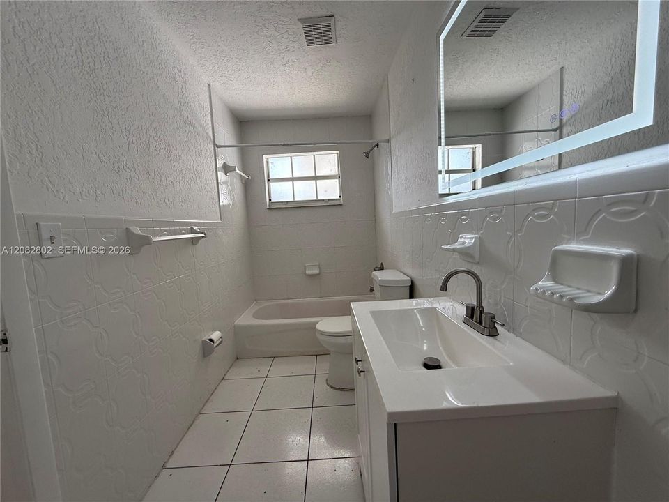В аренду: $1,650 (1 спален, 1 ванн, 2451 Квадратных фут)