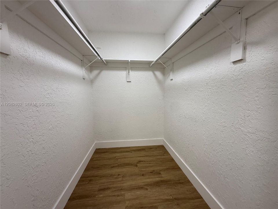 В аренду: $1,650 (1 спален, 1 ванн, 2451 Квадратных фут)