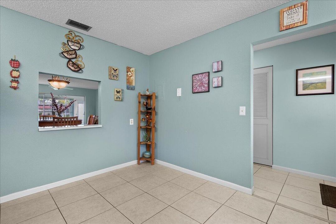 Eat in Kitchen area