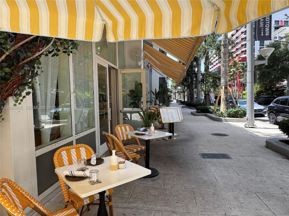 En Venta: $580,000 (2 camas, 2 baños, 1190 Pies cuadrados)