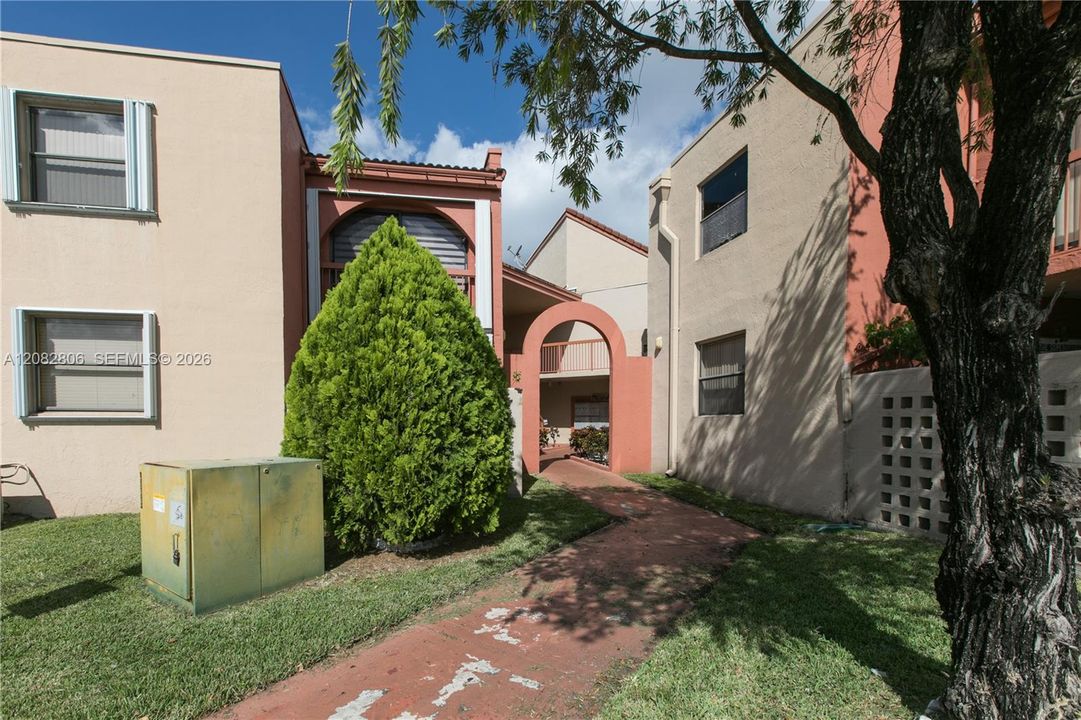 For Rent: $2,500 (2 beds, 2 baths, 1000 Square Feet)
