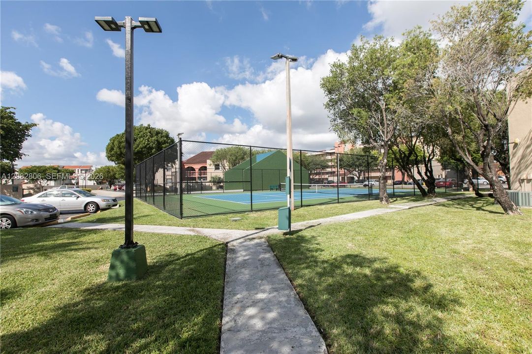 For Rent: $2,500 (2 beds, 2 baths, 1000 Square Feet)