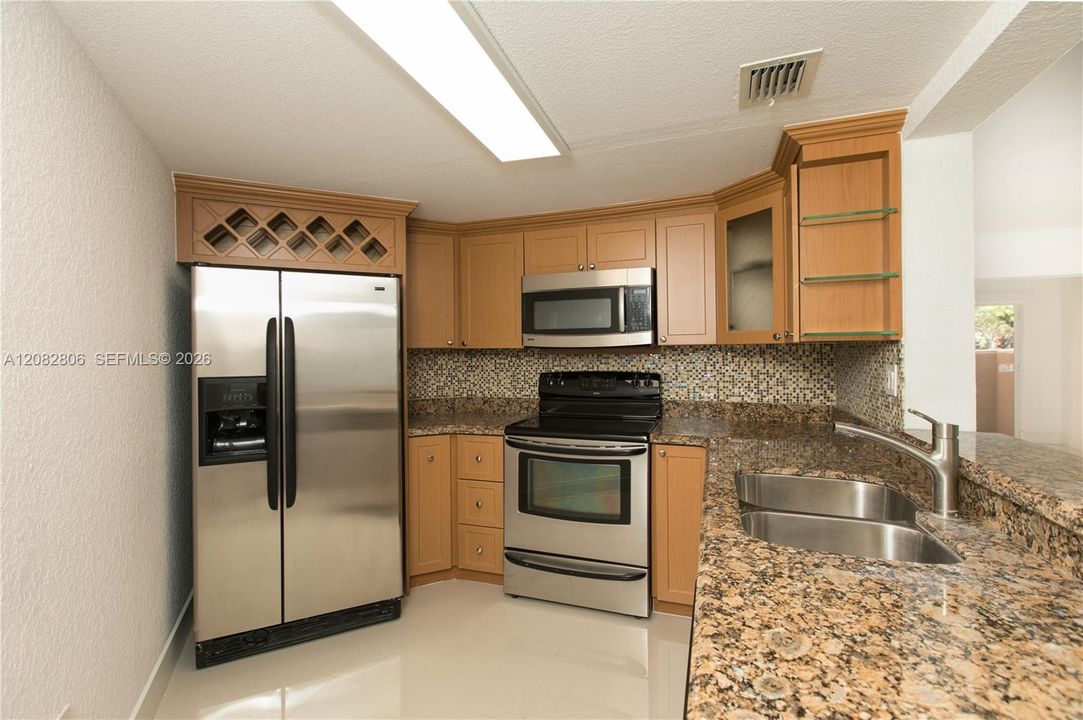For Rent: $2,500 (2 beds, 2 baths, 1000 Square Feet)