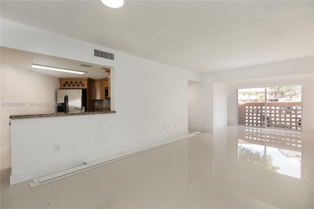For Rent: $2,500 (2 beds, 2 baths, 1000 Square Feet)