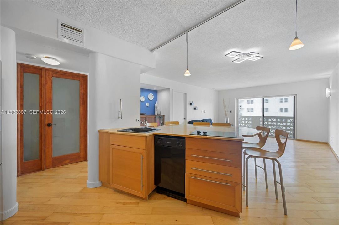 En Venta: $269,000 (1 camas, 1 baños, 787 Pies cuadrados)