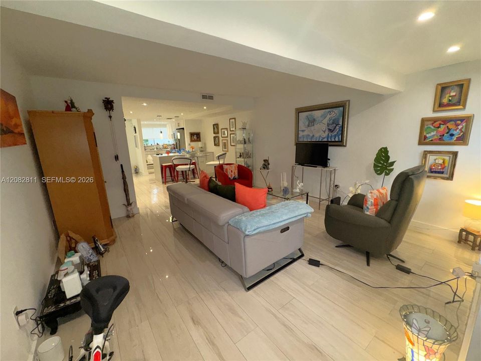 En Venta: $395,000 (2 camas, 1 baños, 970 Pies cuadrados)