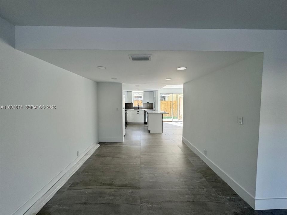 For Rent: $2,900 (3 beds, 2 baths, 1400 Square Feet)