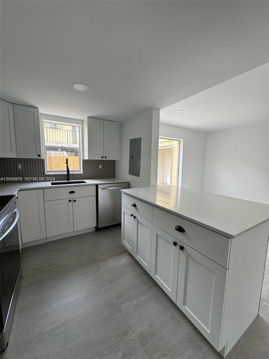 For Rent: $2,900 (3 beds, 2 baths, 1400 Square Feet)