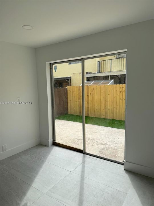 For Rent: $2,900 (3 beds, 2 baths, 1400 Square Feet)