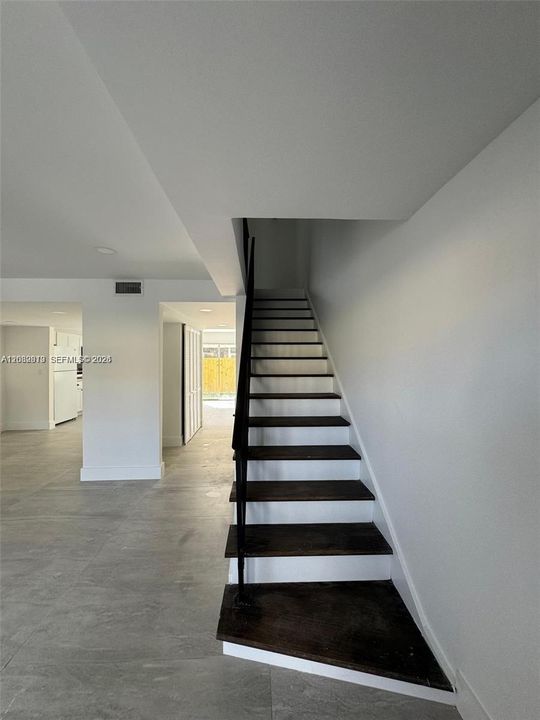 For Rent: $2,900 (3 beds, 2 baths, 1400 Square Feet)
