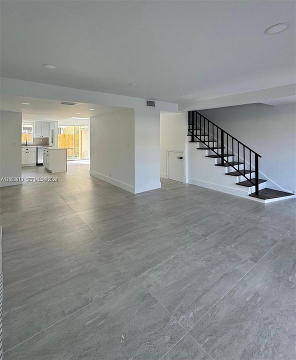 For Rent: $2,900 (3 beds, 2 baths, 1400 Square Feet)