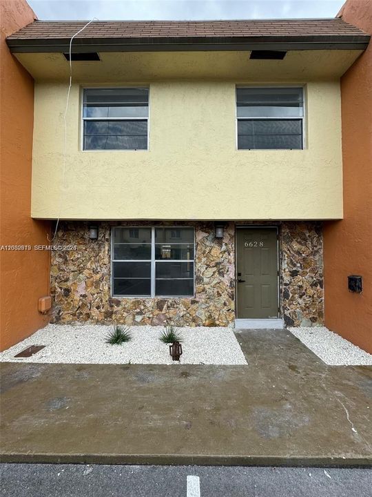 For Rent: $2,900 (3 beds, 2 baths, 1400 Square Feet)