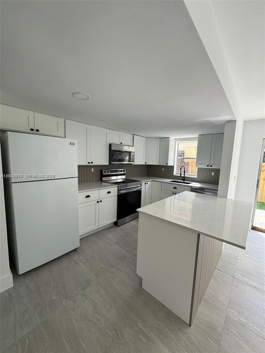 For Rent: $2,900 (3 beds, 2 baths, 1400 Square Feet)