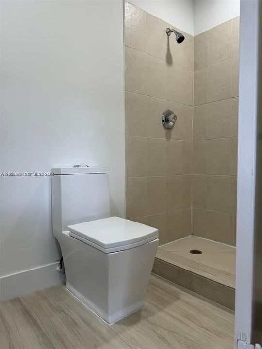 For Rent: $2,900 (3 beds, 2 baths, 1400 Square Feet)