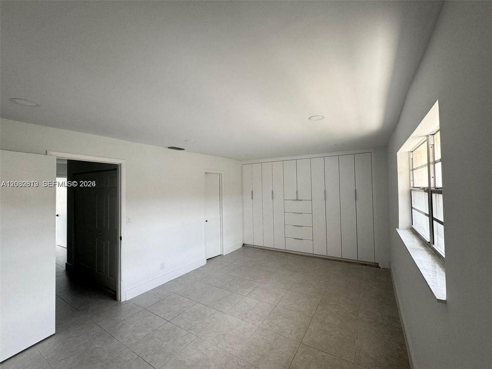 For Rent: $2,900 (3 beds, 2 baths, 1400 Square Feet)
