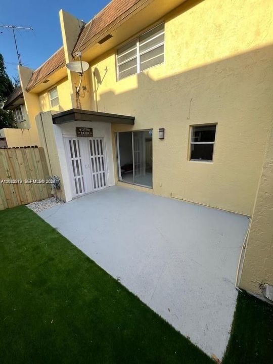 For Rent: $2,900 (3 beds, 2 baths, 1400 Square Feet)