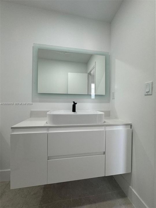 For Rent: $2,900 (3 beds, 2 baths, 1400 Square Feet)
