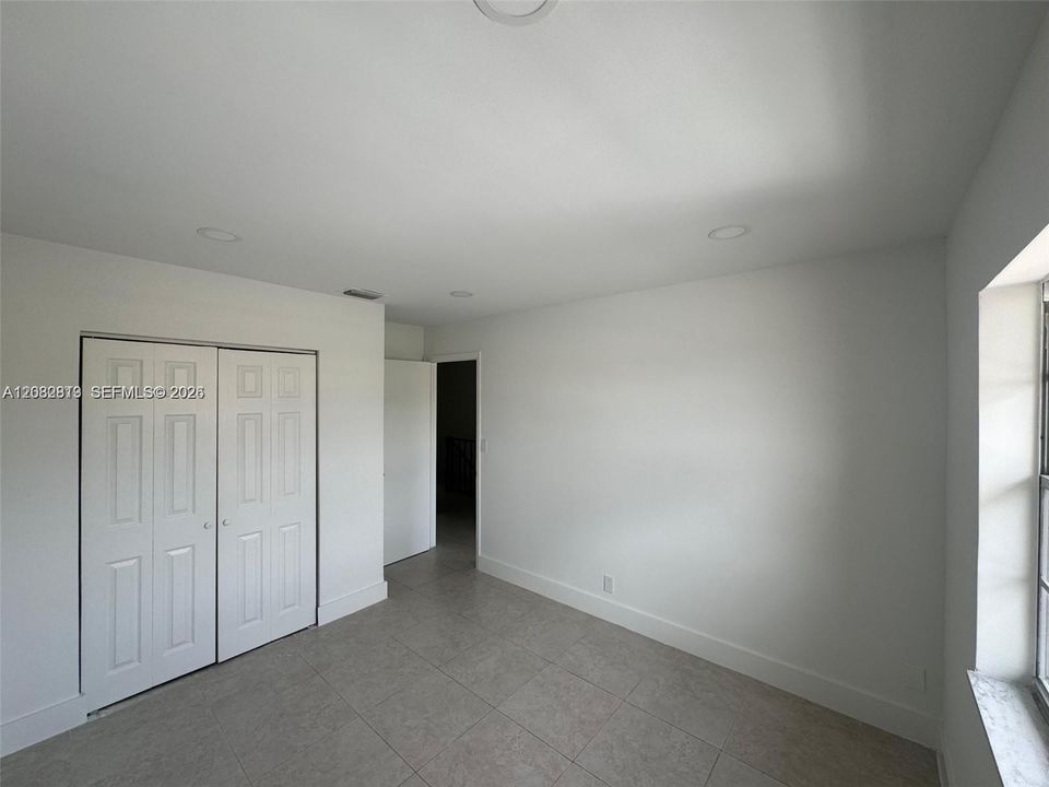 For Rent: $2,900 (3 beds, 2 baths, 1400 Square Feet)