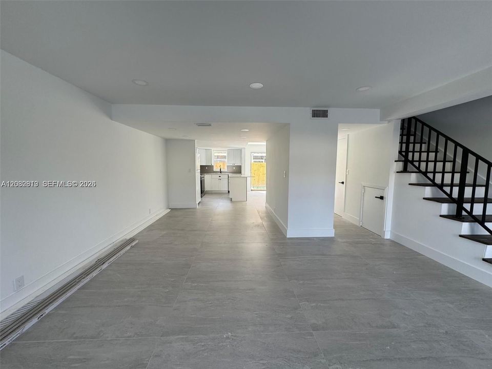 For Rent: $2,900 (3 beds, 2 baths, 1400 Square Feet)