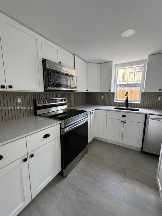 For Rent: $2,900 (3 beds, 2 baths, 1400 Square Feet)