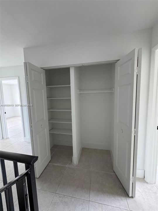 For Rent: $2,900 (3 beds, 2 baths, 1400 Square Feet)