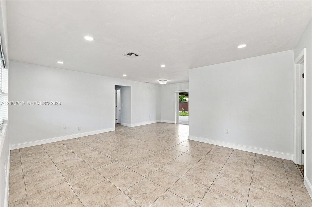 En Venta: $520,000 (3 camas, 2 baños, 897 Pies cuadrados)
