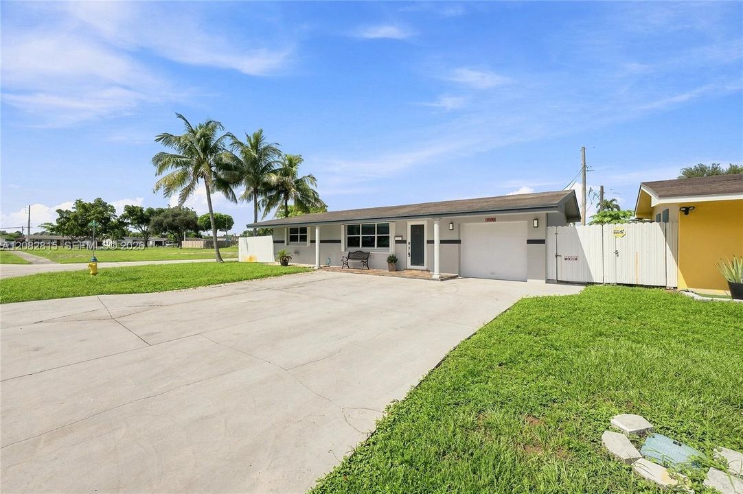 En Venta: $520,000 (3 camas, 2 baños, 897 Pies cuadrados)