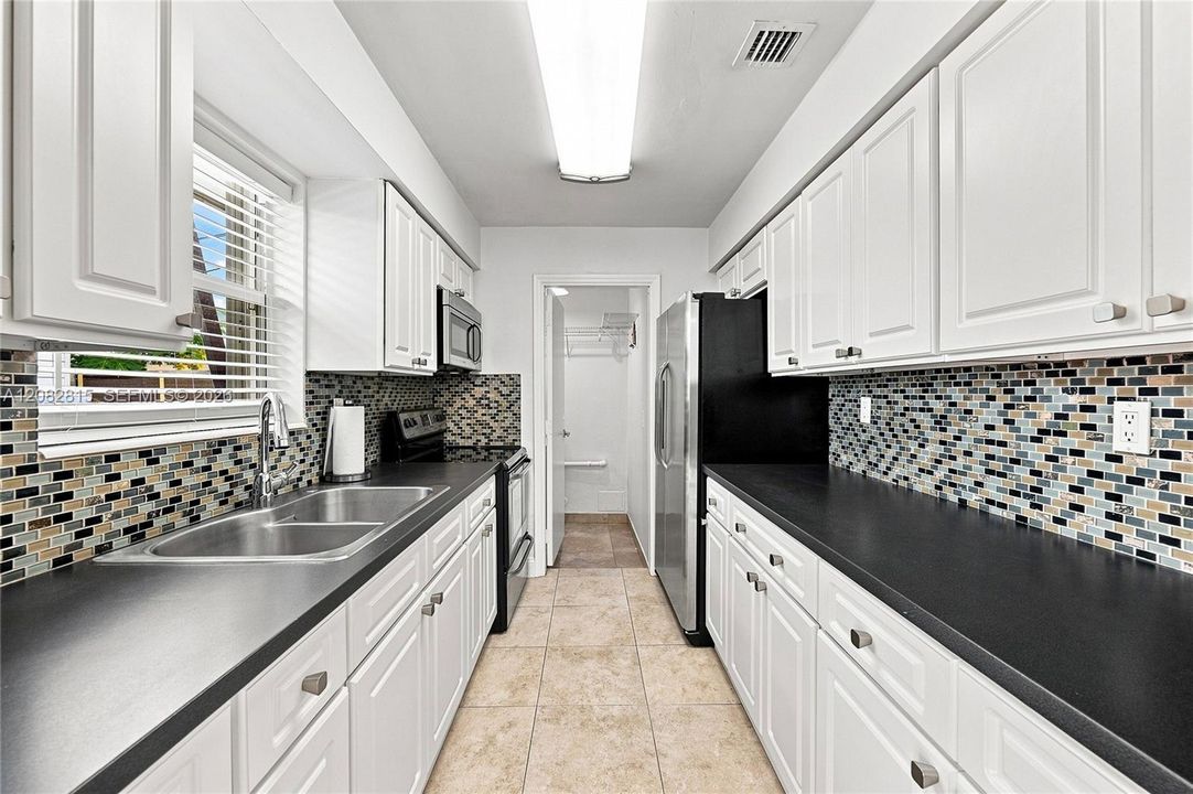 En Venta: $520,000 (3 camas, 2 baños, 897 Pies cuadrados)