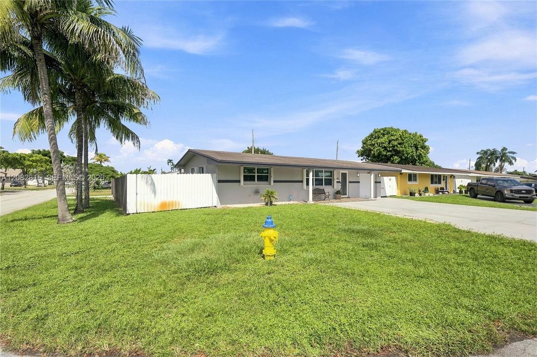 En Venta: $520,000 (3 camas, 2 baños, 897 Pies cuadrados)