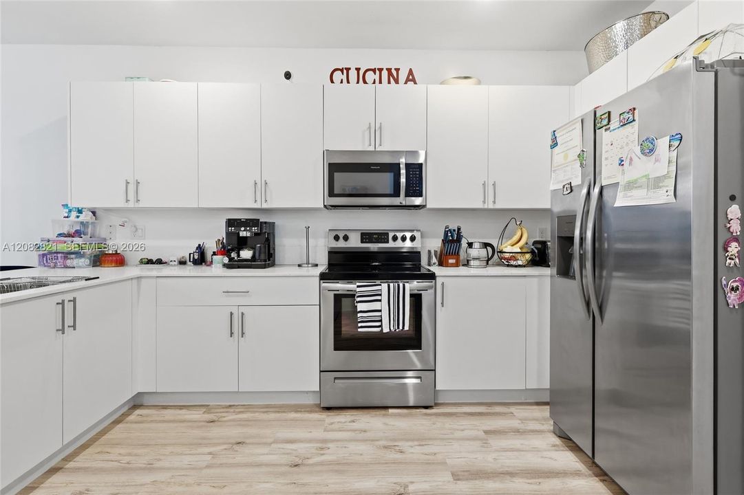 На продажу: $620,000 (4 спален, 2 ванн, 1888 Квадратных фут)