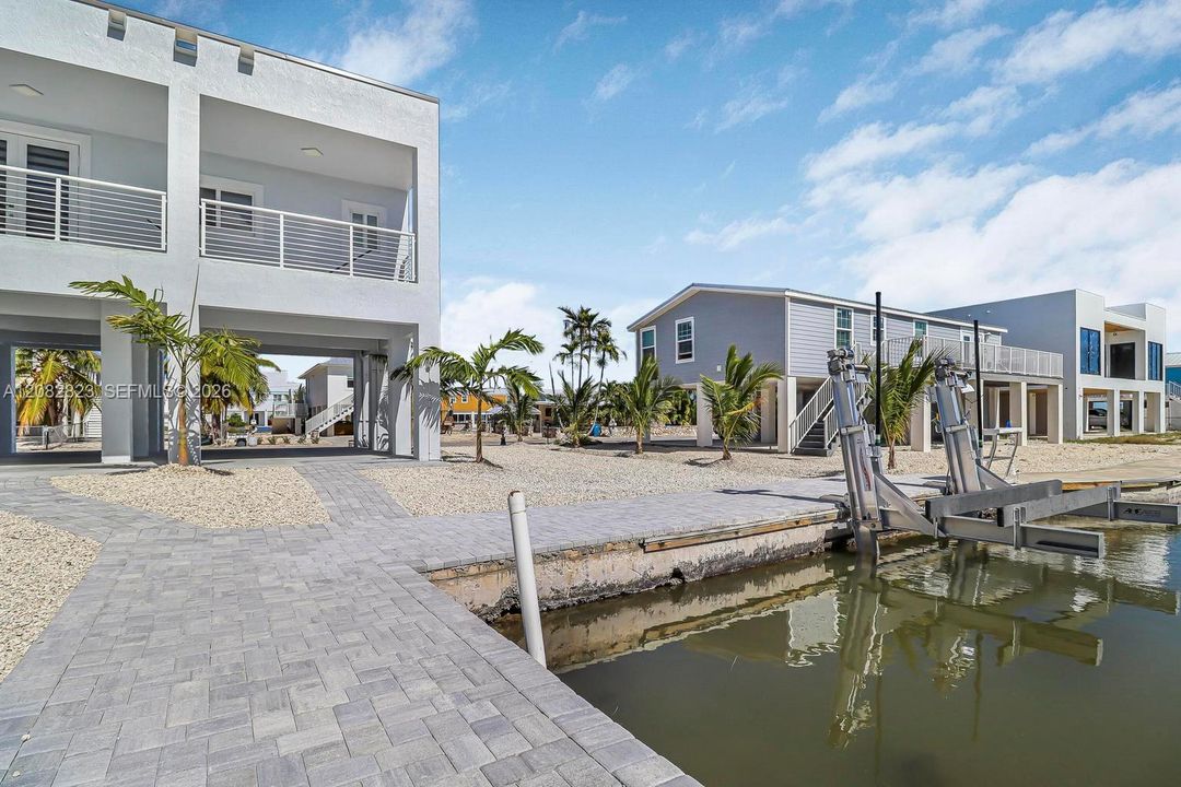 For Sale: $1,750,000 (3 beds, 2 baths, 2323 Square Feet)