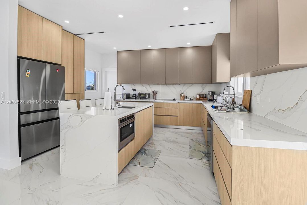 For Sale: $1,750,000 (3 beds, 2 baths, 2323 Square Feet)