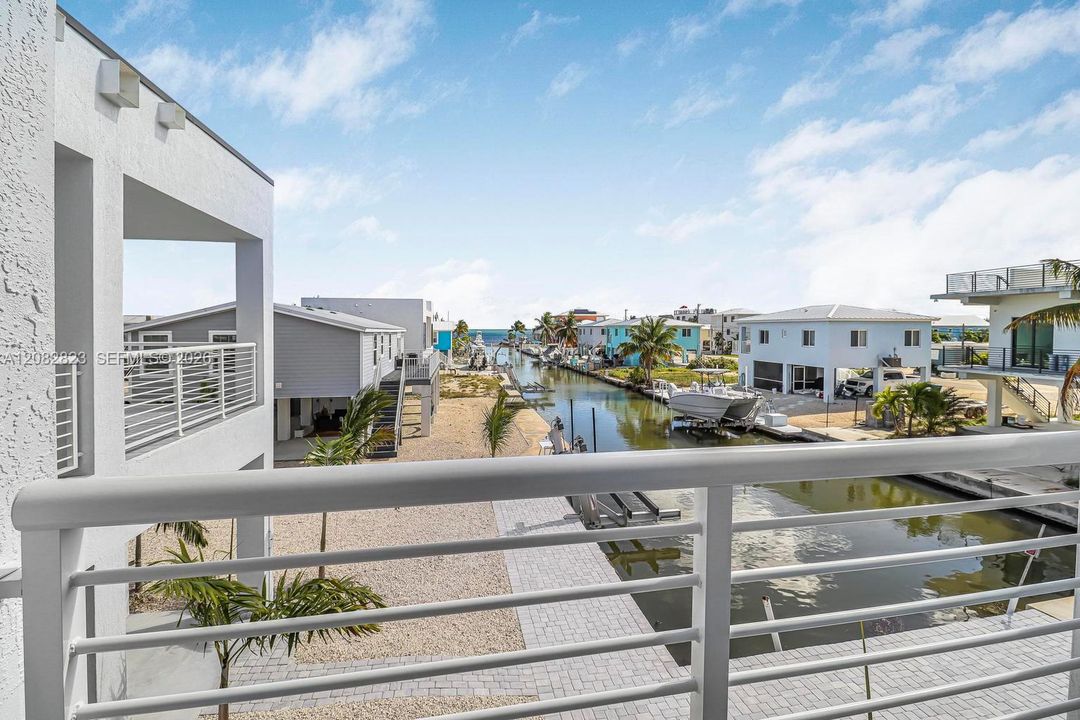 For Sale: $1,750,000 (3 beds, 2 baths, 2323 Square Feet)