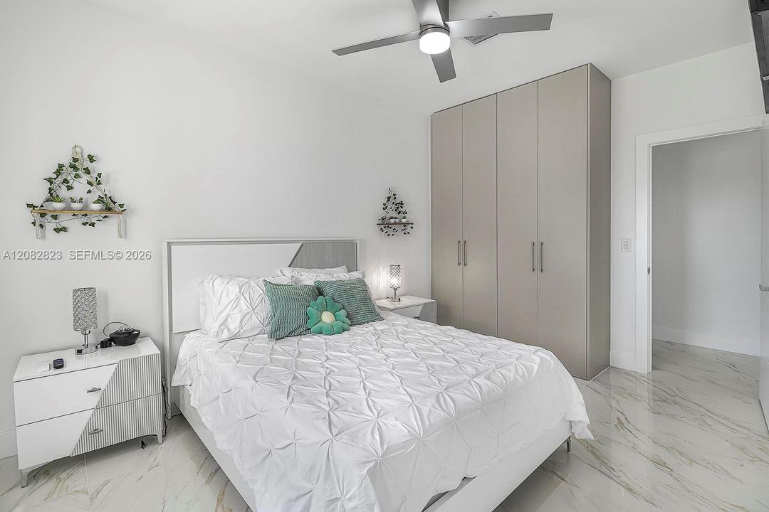 For Sale: $1,750,000 (3 beds, 2 baths, 2323 Square Feet)