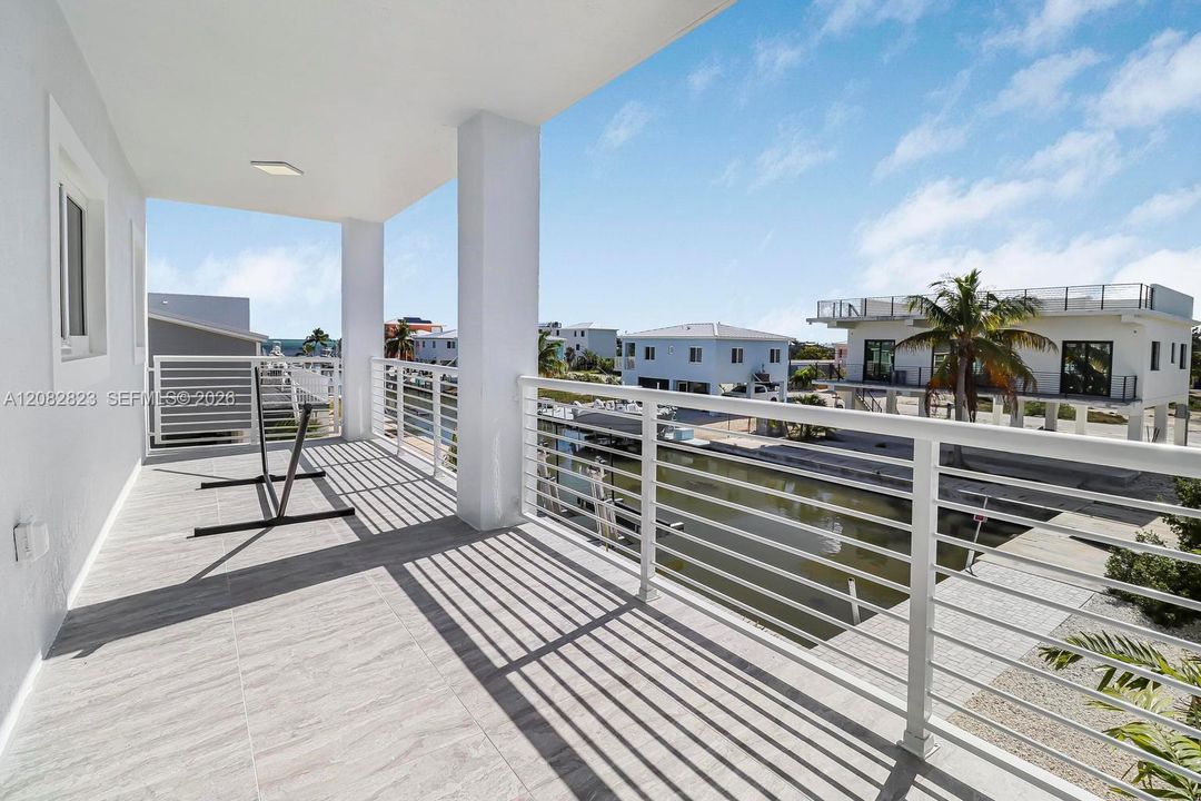 For Sale: $1,750,000 (3 beds, 2 baths, 2323 Square Feet)