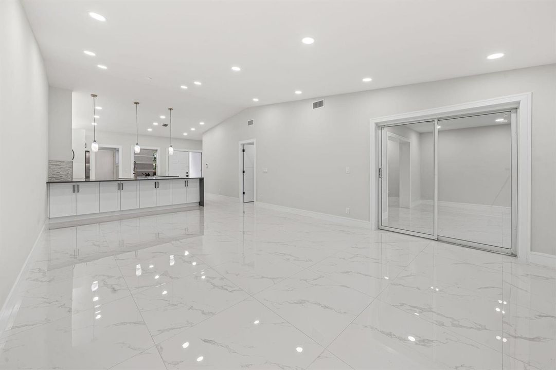 10 - Living Room 4
