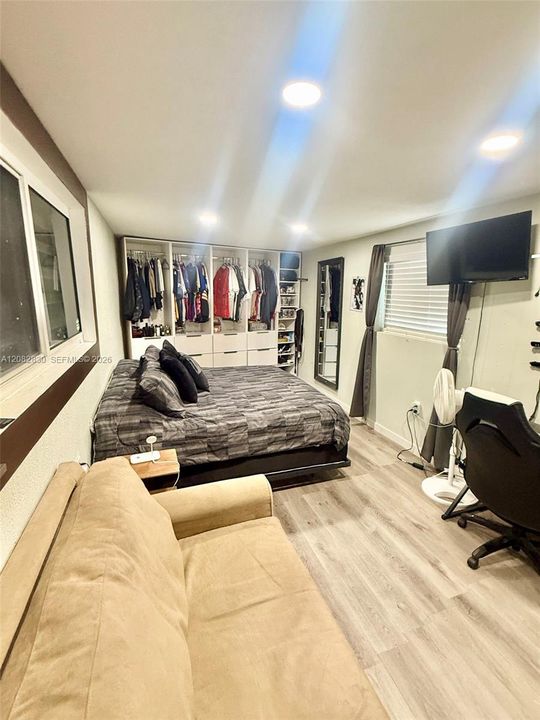 For Sale: $589,000 (3 beds, 1 baths, 950 Square Feet)