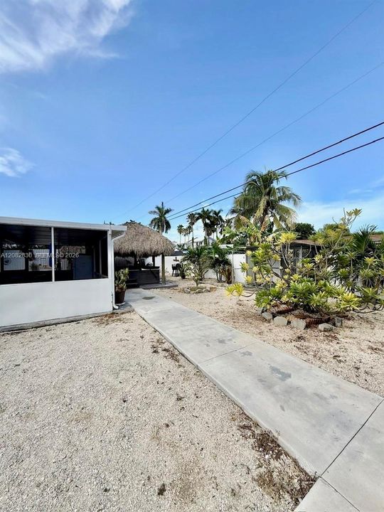 For Sale: $589,000 (3 beds, 1 baths, 950 Square Feet)