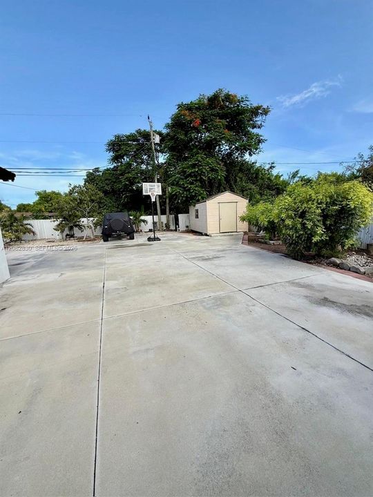 For Sale: $589,000 (3 beds, 1 baths, 950 Square Feet)