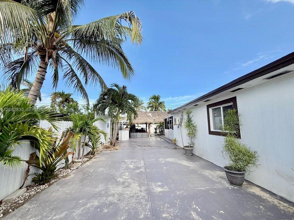 For Sale: $589,000 (3 beds, 1 baths, 950 Square Feet)