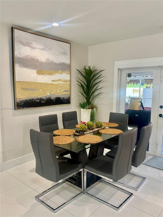 For Sale: $589,000 (3 beds, 1 baths, 950 Square Feet)