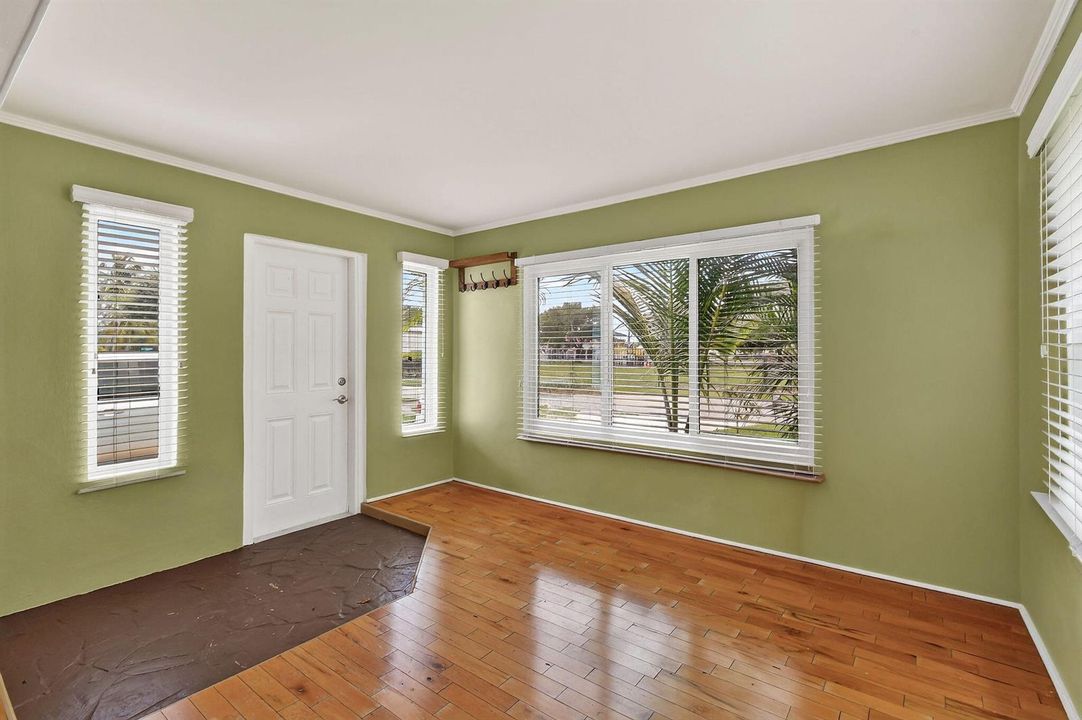 Evergreen Drive Foyer