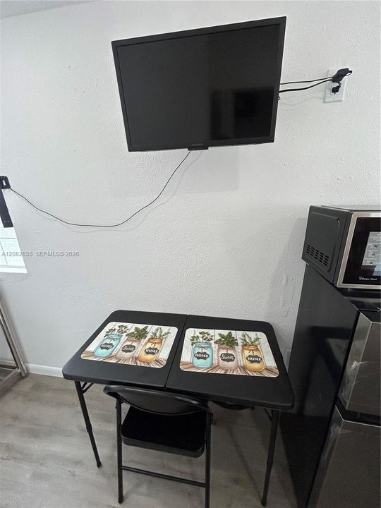 В аренду: $1,175 (1 спален, 1 ванн, 200 Квадратных фут)