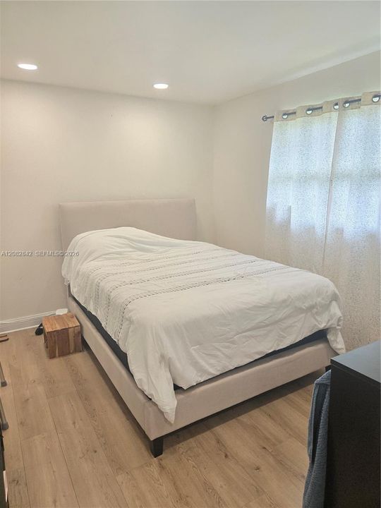 2nd bedroom