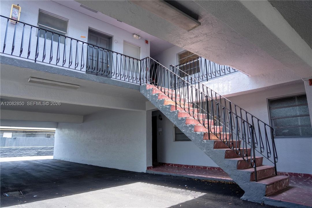 courtyard access to 2nd floor