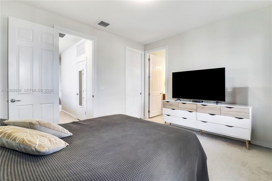 For Rent: $4,200 (3 beds, 2 baths, 1890 Square Feet)
