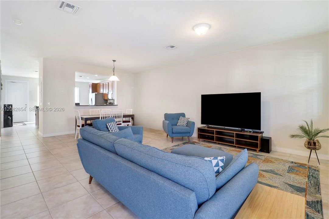 For Rent: $4,200 (3 beds, 2 baths, 1890 Square Feet)